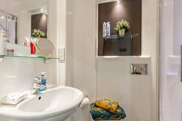 Standard En Suite - Image 4